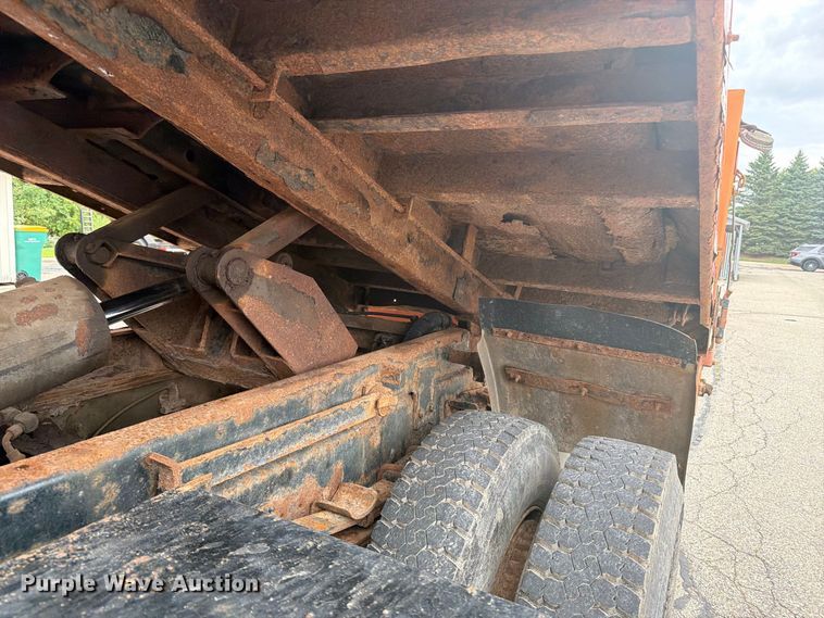 image for item DV2076 1998 International 2554 dump truck