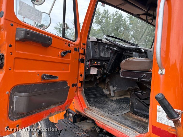 image for item DV2076 1998 International 2554 dump truck