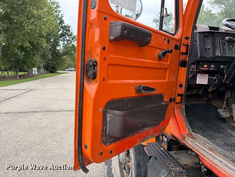image for item DV2076 1998 International 2554 dump truck