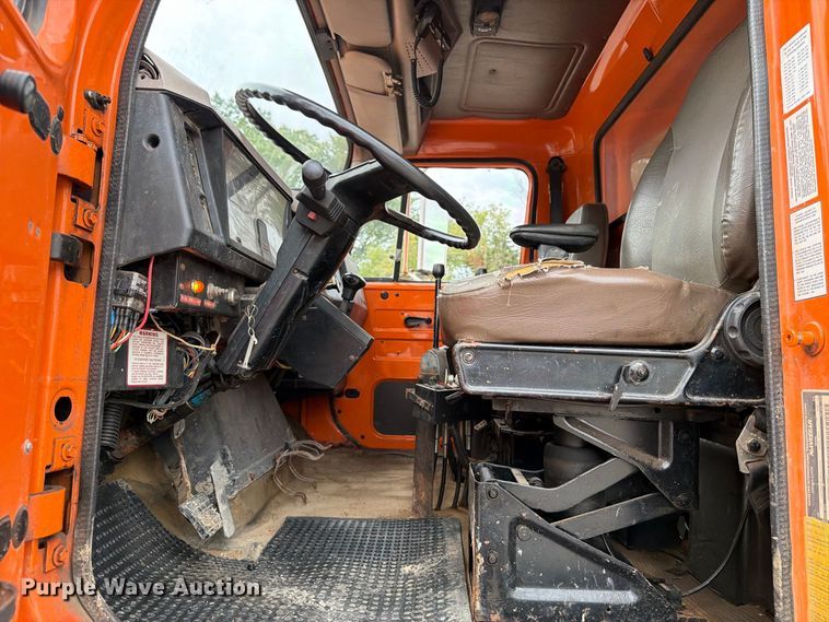 image for item DV2076 1998 International 2554 dump truck
