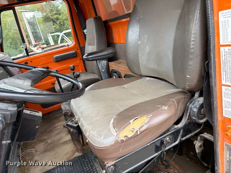 image for item DV2076 1998 International 2554 dump truck