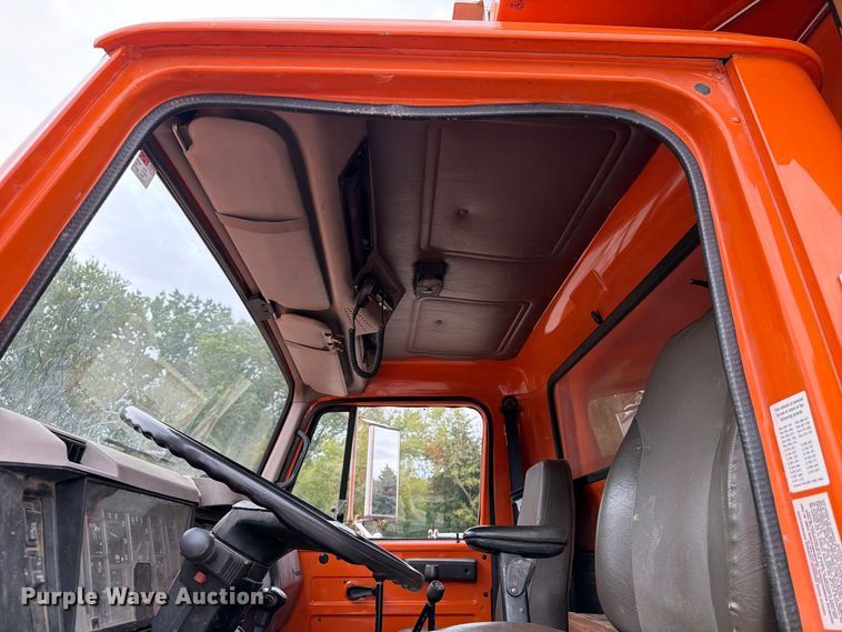 image for item DV2076 1998 International 2554 dump truck