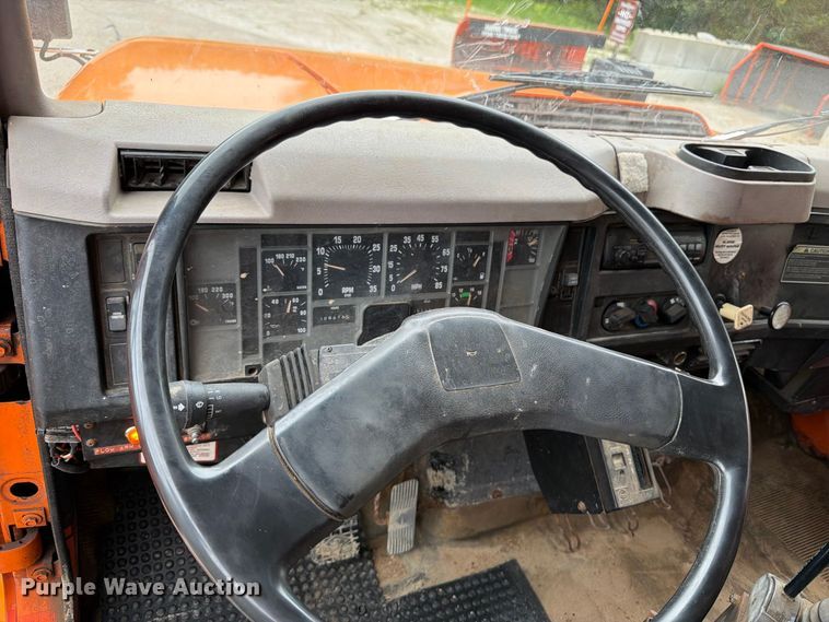 image for item DV2076 1998 International 2554 dump truck
