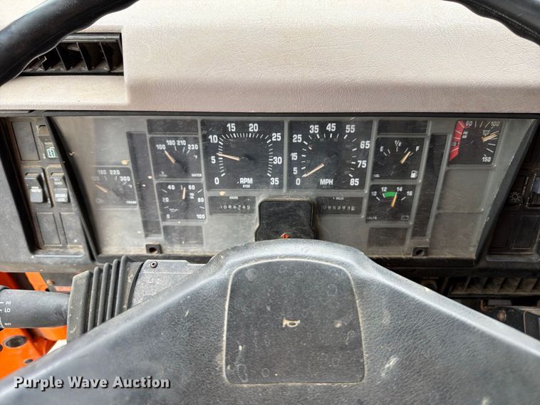 image for item DV2076 1998 International 2554 dump truck