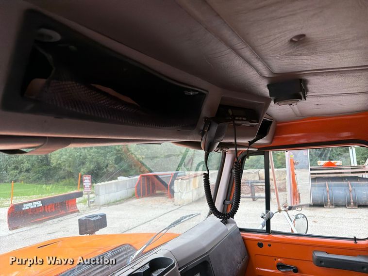 image for item DV2076 1998 International 2554 dump truck