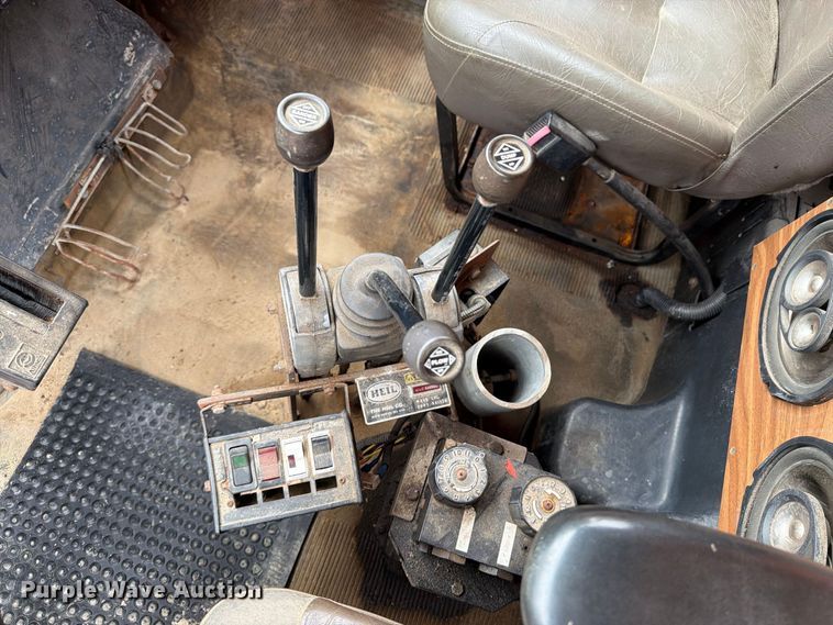 image for item DV2076 1998 International 2554 dump truck