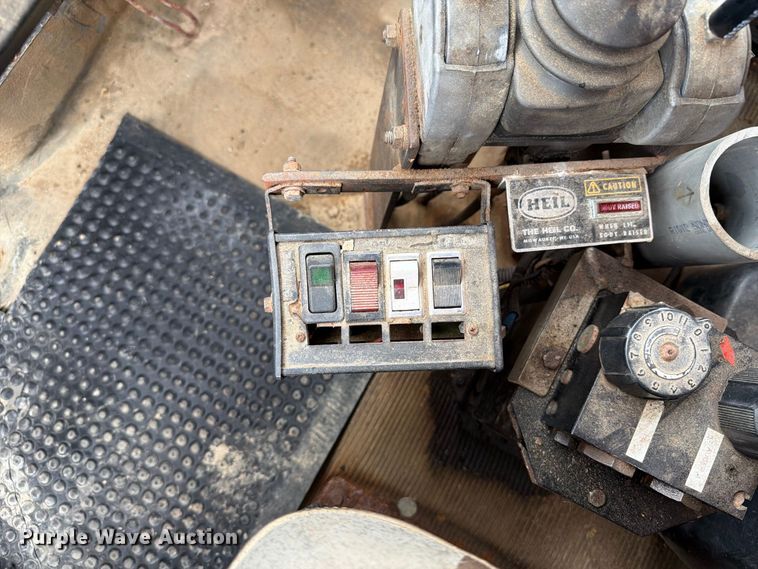 image for item DV2076 1998 International 2554 dump truck