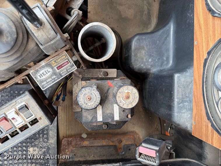 image for item DV2076 1998 International 2554 dump truck