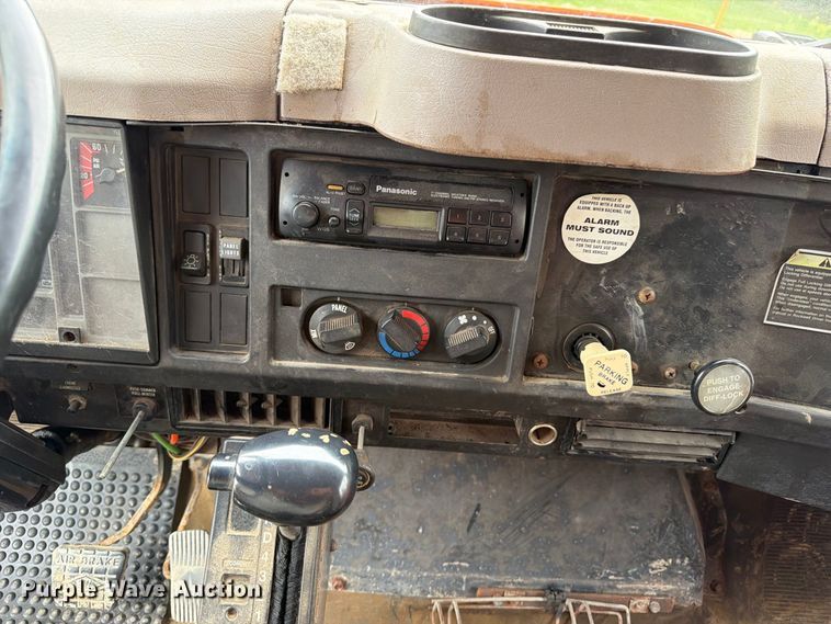 image for item DV2076 1998 International 2554 dump truck