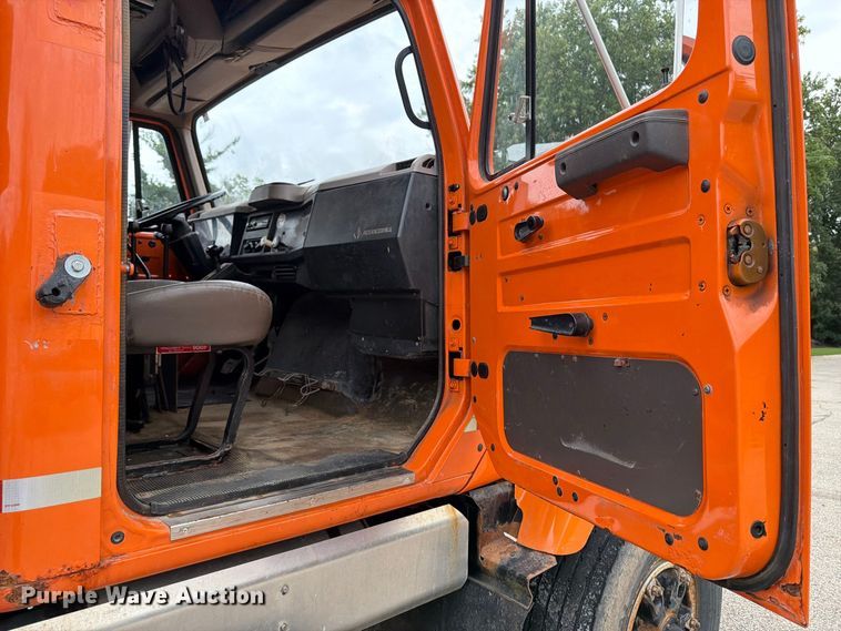 image for item DV2076 1998 International 2554 dump truck