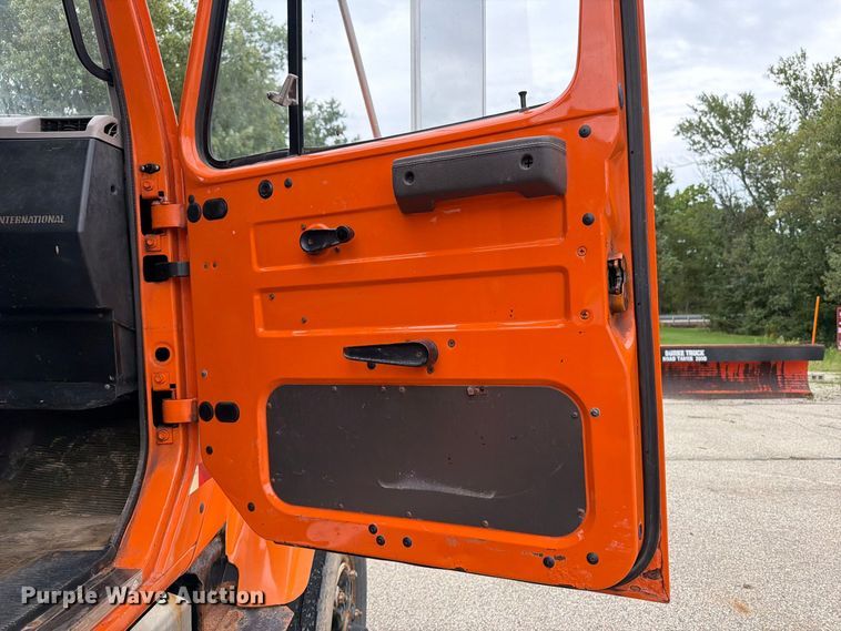 image for item DV2076 1998 International 2554 dump truck