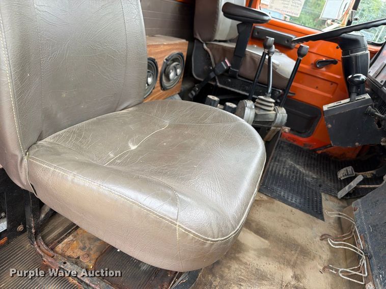 image for item DV2076 1998 International 2554 dump truck