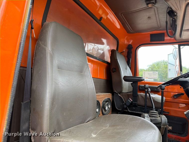 image for item DV2076 1998 International 2554 dump truck
