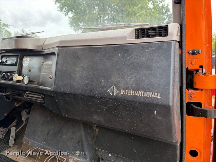 image for item DV2076 1998 International 2554 dump truck