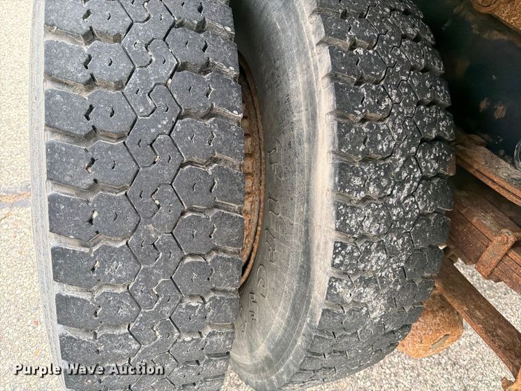 image for item DV2076 1998 International 2554 dump truck