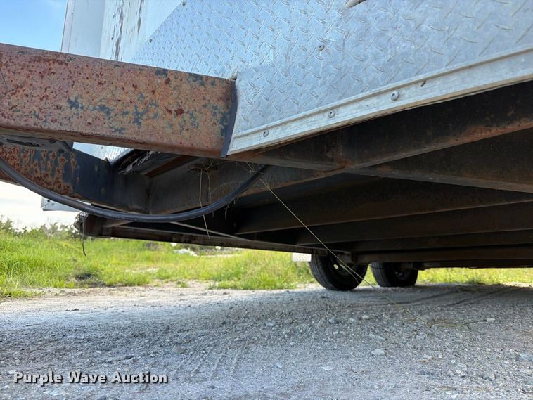 image for item DV7352 2002 Haulmark K714BT-WT enclosed cargo trailer