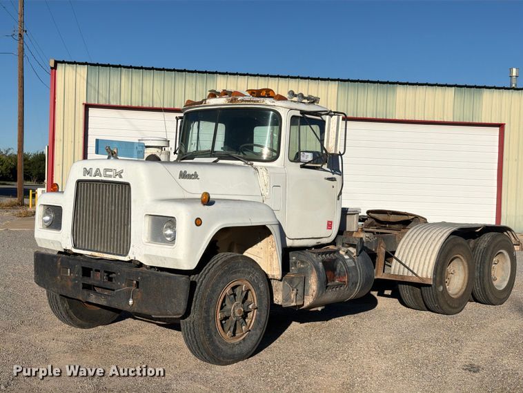 image for item DV8729 1979 Mack R600 semi truck
