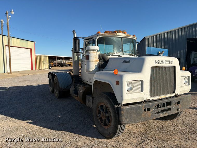 image for item DV8729 1979 Mack R600 semi truck