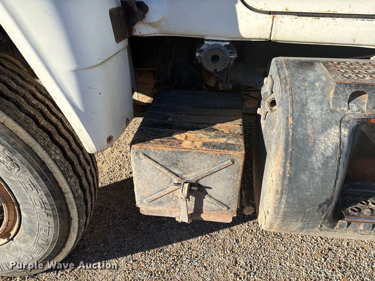 image for item DV8729 1979 Mack R600 semi truck