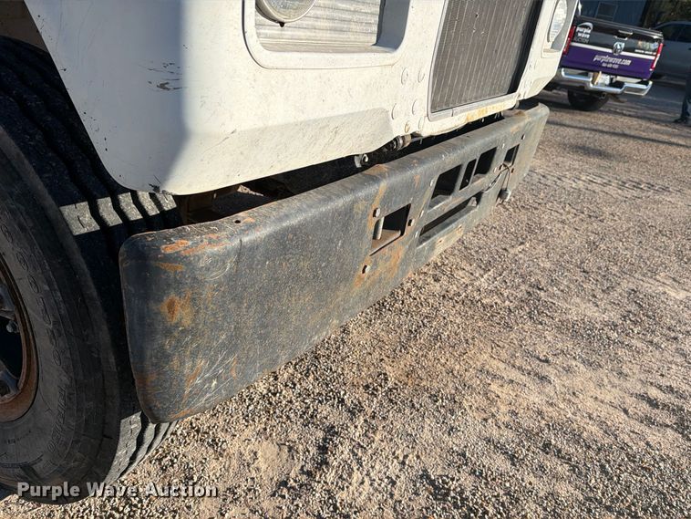 image for item DV8729 1979 Mack R600 semi truck