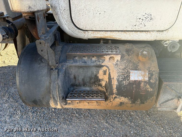 image for item DV8729 1979 Mack R600 semi truck