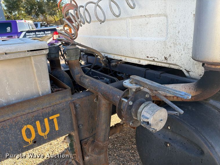 image for item DV8729 1979 Mack R600 semi truck