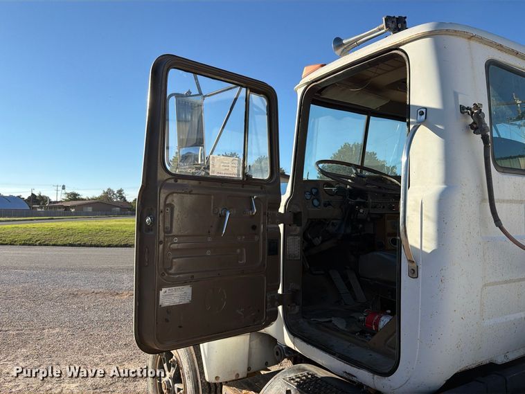 image for item DV8729 1979 Mack R600 semi truck