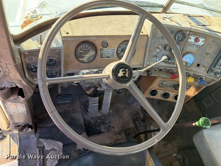 image for item DV8729 1979 Mack R600 semi truck