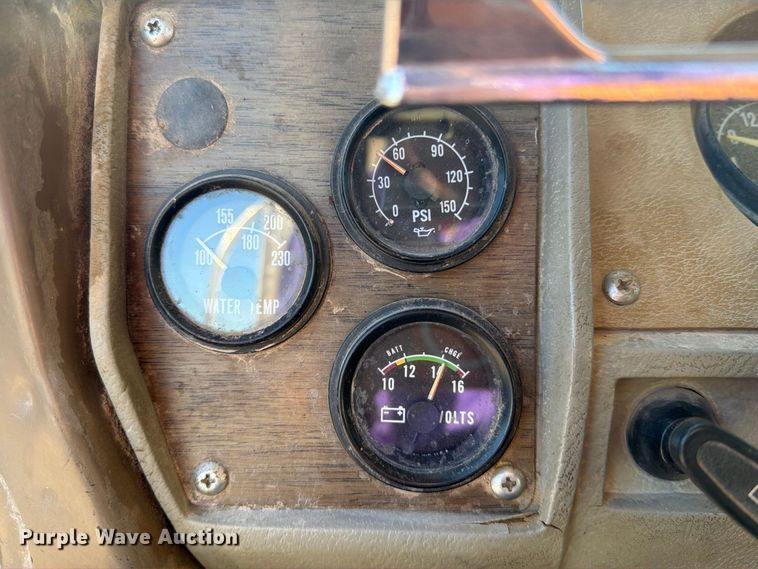 image for item DV8729 1979 Mack R600 semi truck