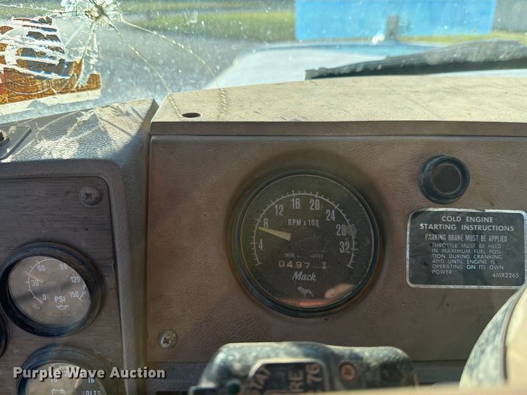 image for item DV8729 1979 Mack R600 semi truck