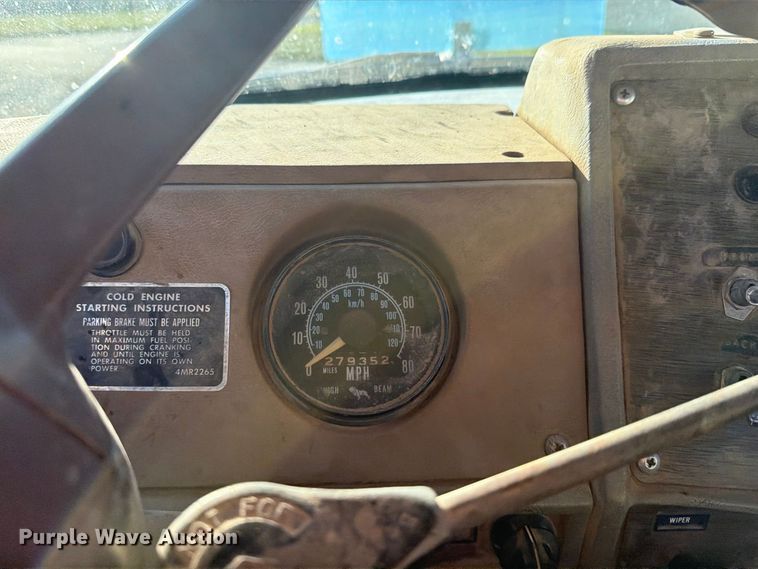 image for item DV8729 1979 Mack R600 semi truck