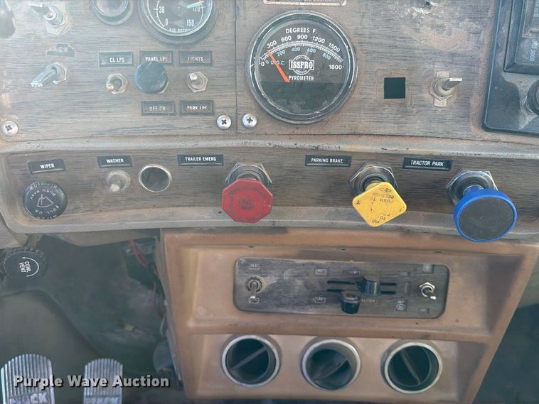 image for item DV8729 1979 Mack R600 semi truck
