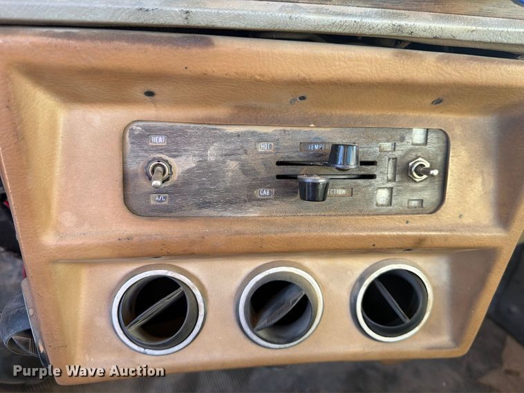 image for item DV8729 1979 Mack R600 semi truck