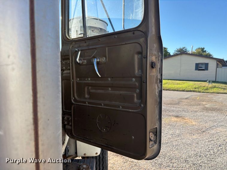 image for item DV8729 1979 Mack R600 semi truck
