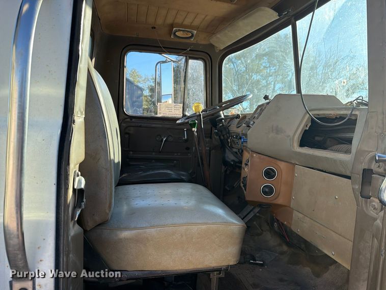 image for item DV8729 1979 Mack R600 semi truck