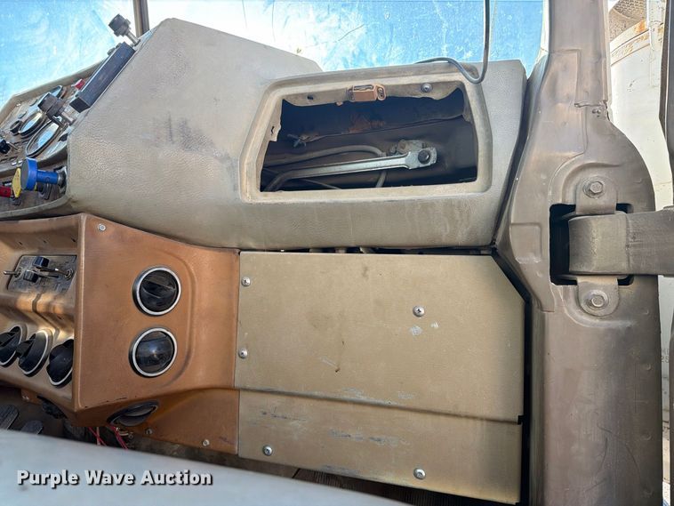 image for item DV8729 1979 Mack R600 semi truck