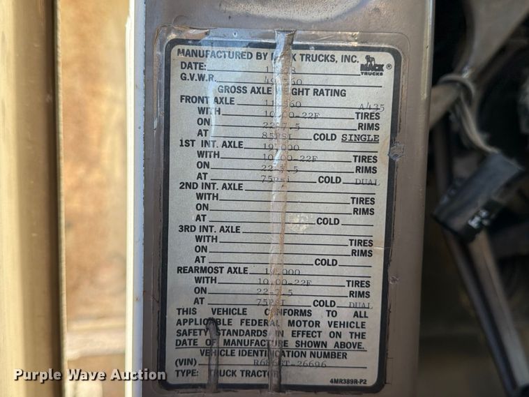 image for item DV8729 1979 Mack R600 semi truck