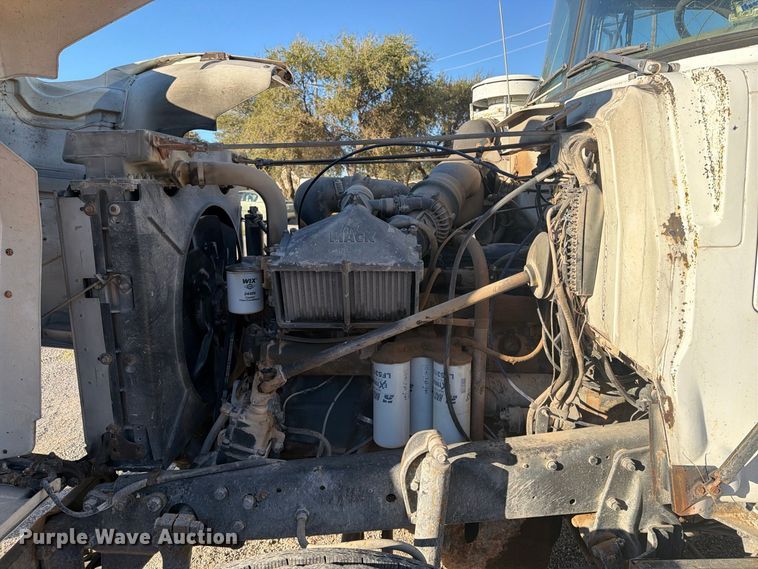 image for item DV8729 1979 Mack R600 semi truck