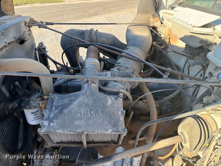 image for item DV8729 1979 Mack R600 semi truck