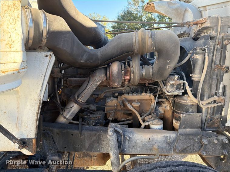 image for item DV8729 1979 Mack R600 semi truck