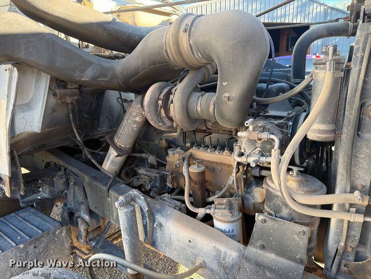 image for item DV8729 1979 Mack R600 semi truck