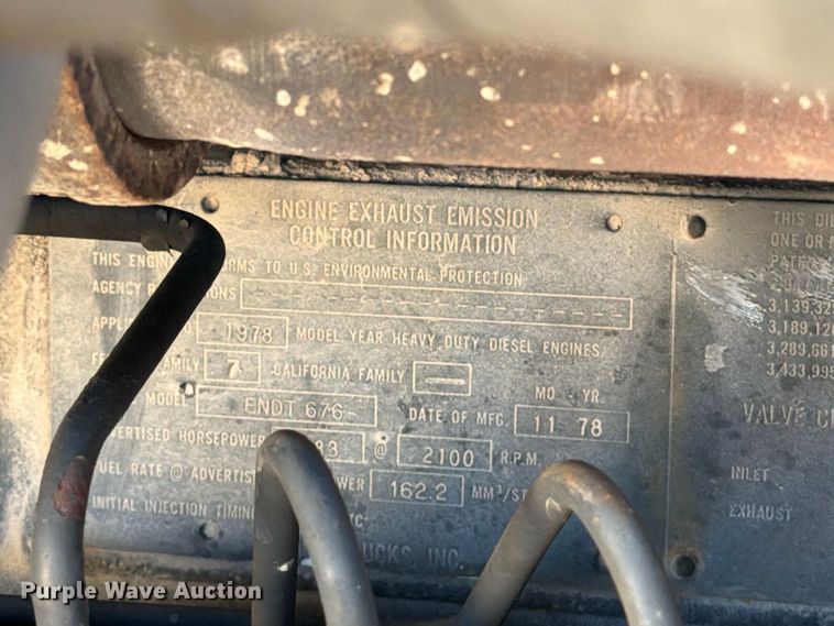 image for item DV8729 1979 Mack R600 semi truck