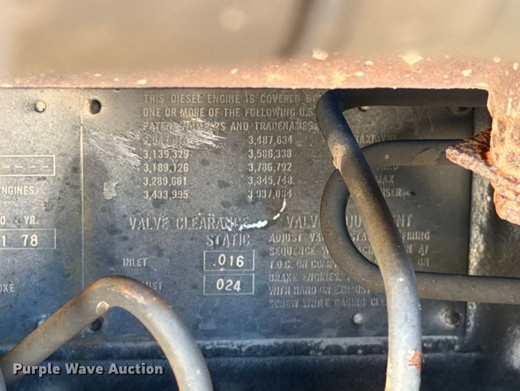 image for item DV8729 1979 Mack R600 semi truck