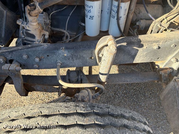 image for item DV8729 1979 Mack R600 semi truck