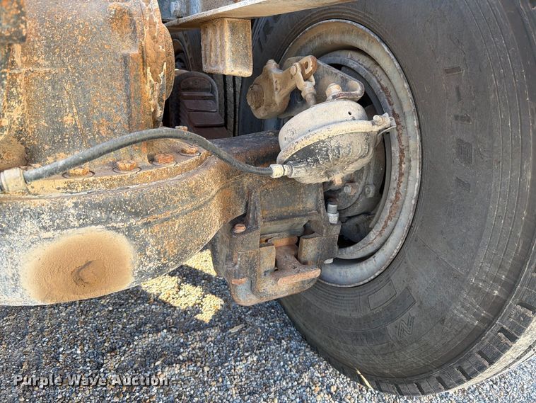 image for item DV8729 1979 Mack R600 semi truck