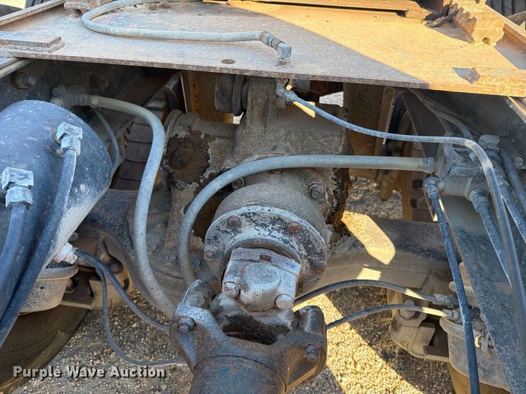 image for item DV8729 1979 Mack R600 semi truck