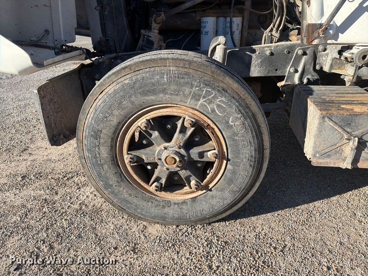 image for item DV8729 1979 Mack R600 semi truck