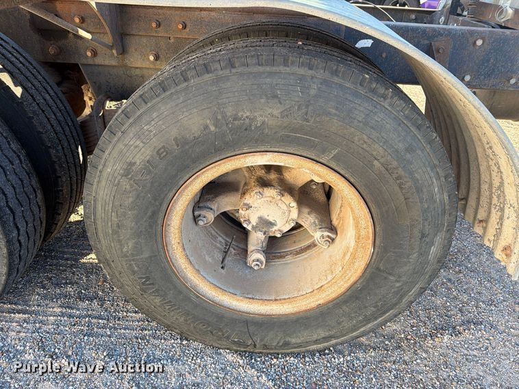 image for item DV8729 1979 Mack R600 semi truck