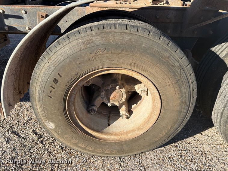 image for item DV8729 1979 Mack R600 semi truck