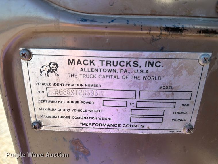 image for item DV8729 1979 Mack R600 semi truck